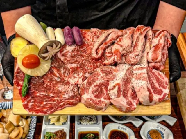 Gimhyeongjegogiuicheolhak Gunsansusong店 烤肉午餐 2