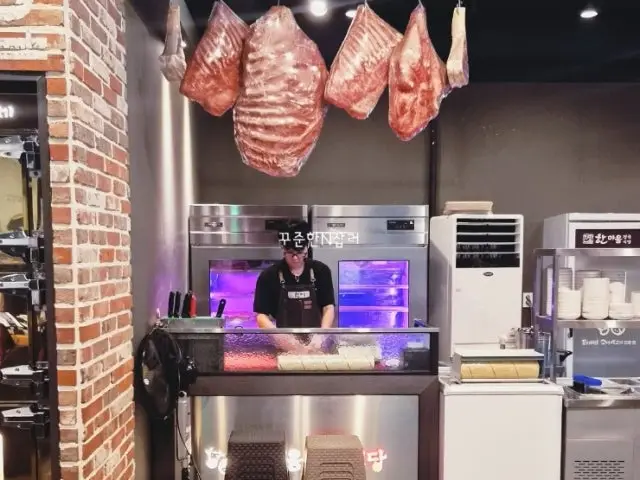 Hanmaeumjeongyuksikdang Hwaseongdongtanneungdong店 肉铺烤肉 3