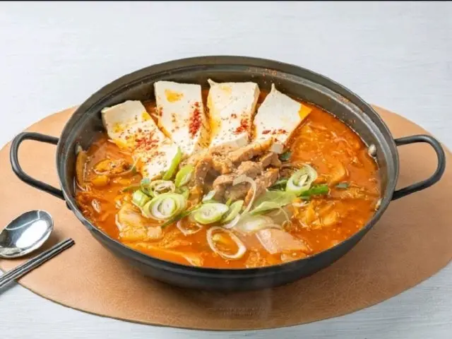 Jeongane Tongdwaejibokeum Solo-Friendly Korean BBQ 1