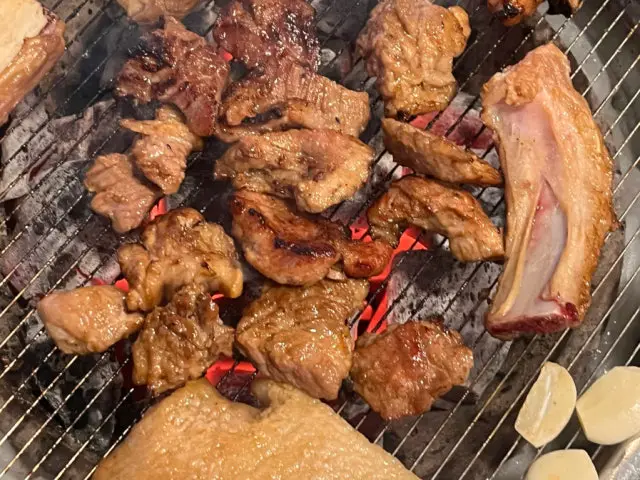 Jjanggunesutbuldwaejigalbi 炭火烤排骨 3