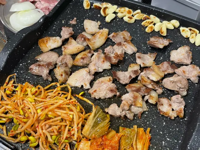 Haengbokhan Dwitgogi 猪杂肉烧烤 3