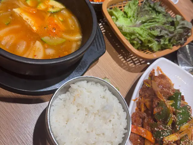 Baeknyeonsonnimseoseogalbi Seonyudo Branch Korean BBQ 2
