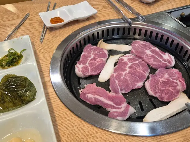 Bujajipsaenggogi Samgyeopsal (Pork Belly BBQ) 3
