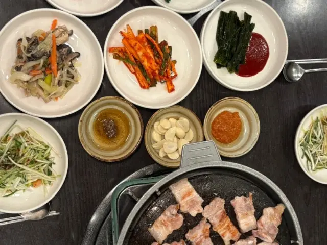 Hannamjeongyukjeomsikdang Galbi (Korean Short Ribs) 1