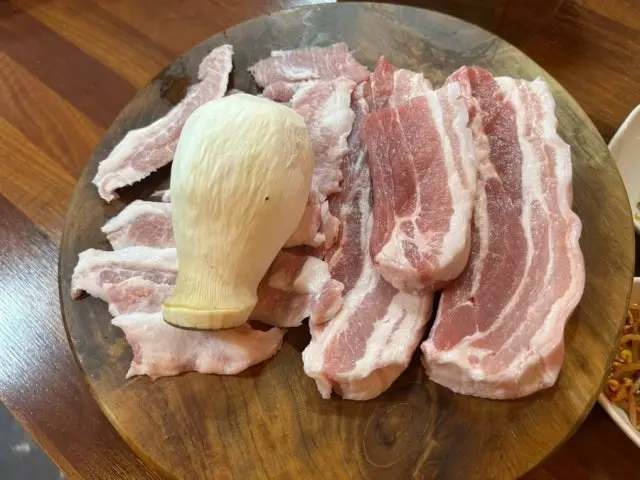Hoengseongdwaejisaenggogi Old-School Korean BBQ 3
