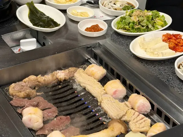 Eonnineyanggopchang 団体向け焼肉 1