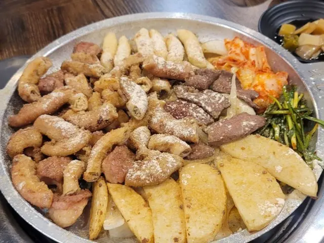 Cheonjisogopchang Daechang (Beef Large Intestine) 2