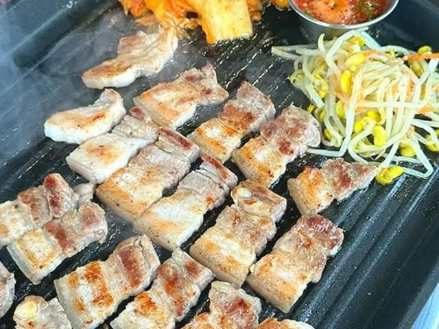 Jejueomeongdwaeji Naengsam (Frozen Pork Belly) 2