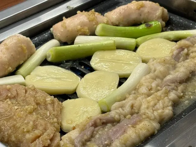 Anpyeonghanuyanggopchang 牛肠火锅 1