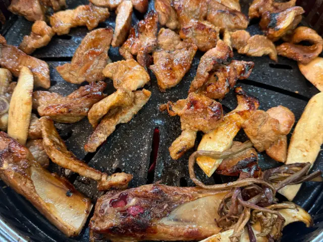 Dwaejikkum Sutbulgui Korean Beef BBQ (Hanwoo) 1