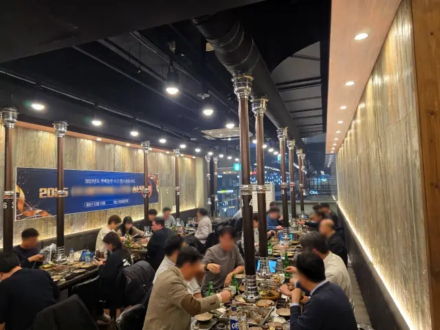 Donporeseuteu Songdotaimseupeiseu Branch Black Pork (Heukdwaeji) 2