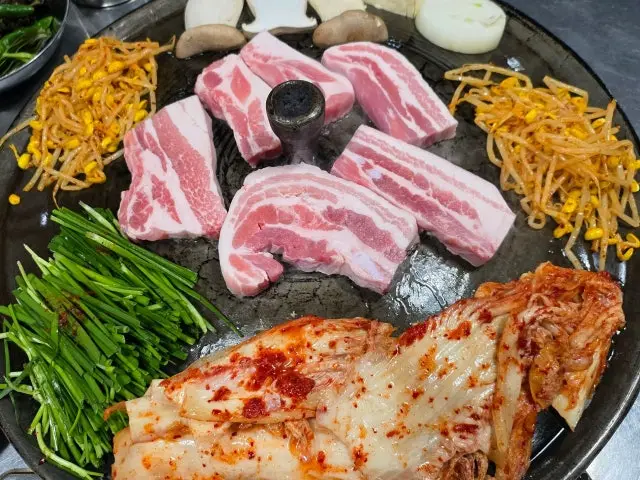 꿀돼지솥뚜껑삼겹살 삼겹살 사진 3