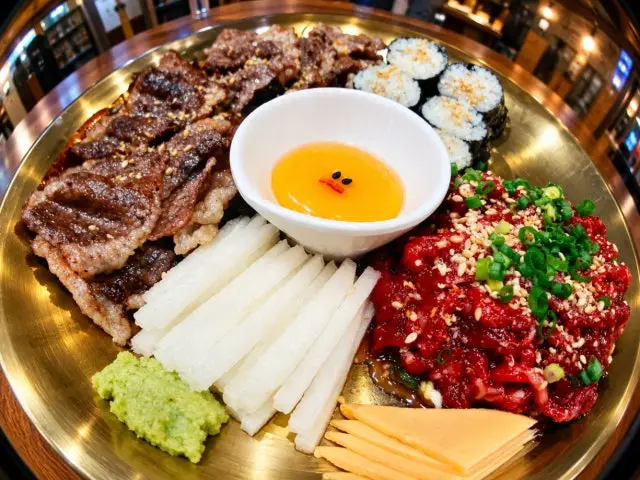Yukhoeneomeomungti Yukhoe (Korean Beef Tartare) 2
