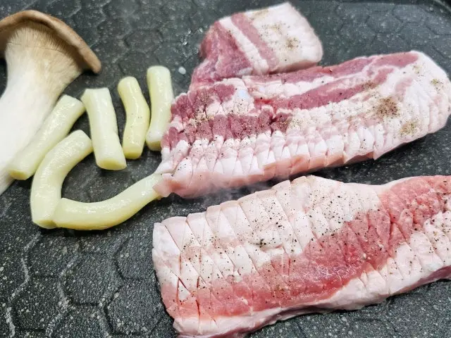 Dondwaejiwangsogeumgui Daepae (Thin-Sliced Pork Belly) 3