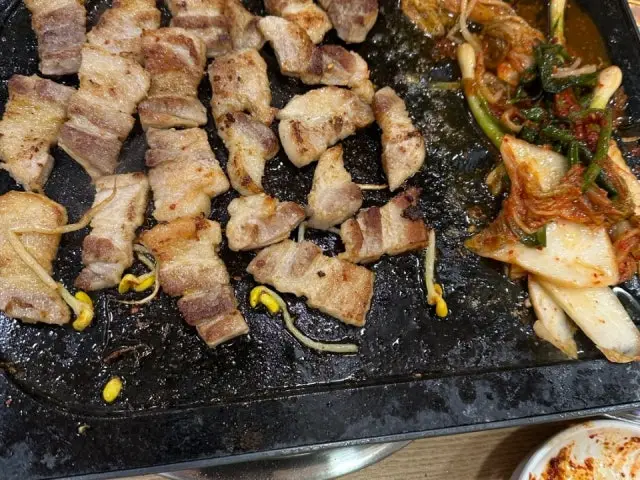 자연석 돌구이 생삼겹살 한우 가성비 사진 2