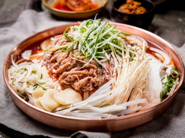 Gyeongseonghanubulgogi Songdokeonbensia 本店 チャドルバギ(牛バラ薄切り) 1
