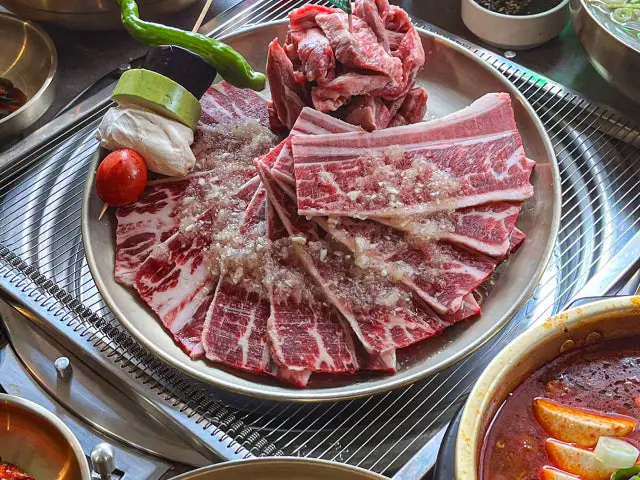Mudeungsogalbi Gimhaejuchon店 カルビ 2
