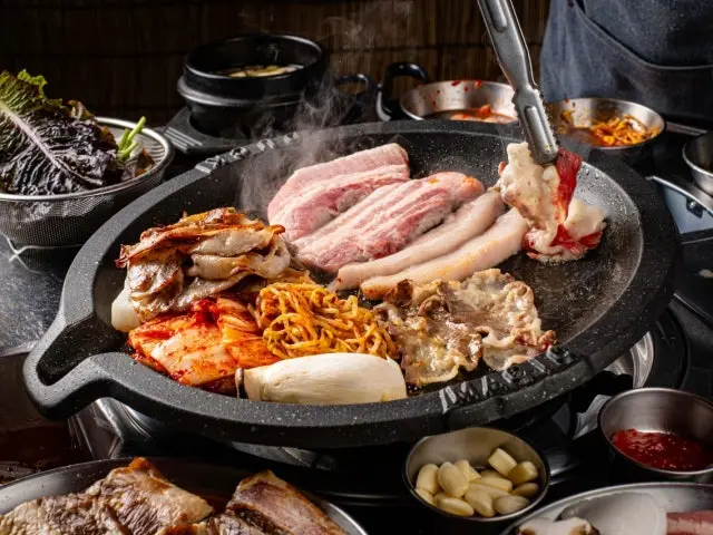 Busandae Maeilkkotdon Daepae (Thin-Sliced Pork Belly) 2