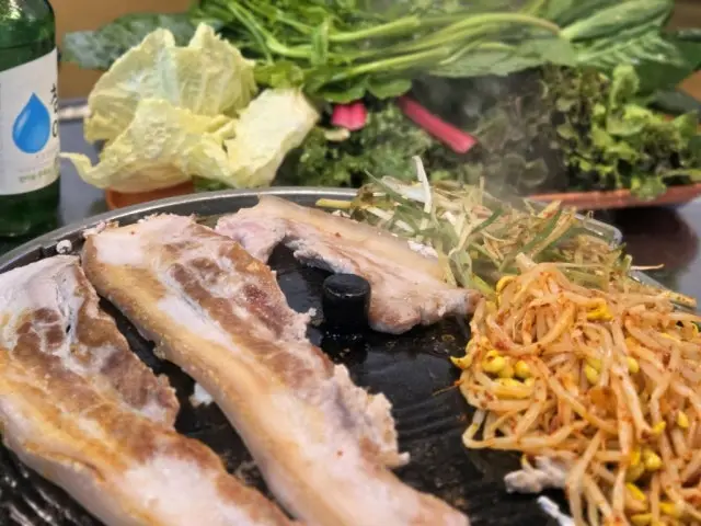 Sotttukkeongsamgyeopsal Galbi (Korean Short Ribs) 3