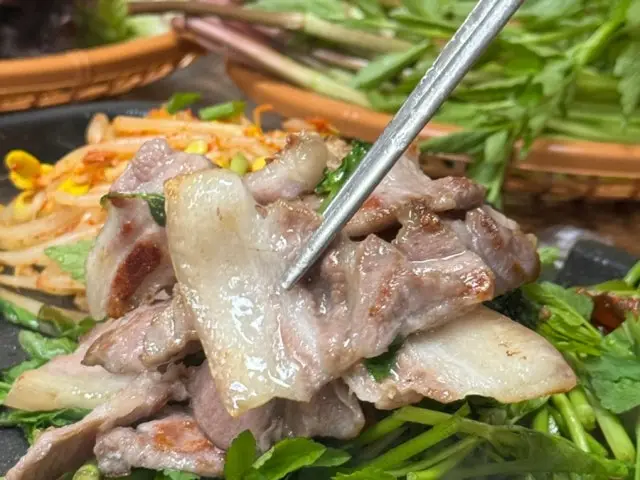 Jaeundwitgogi 猪杂肉烧烤 3