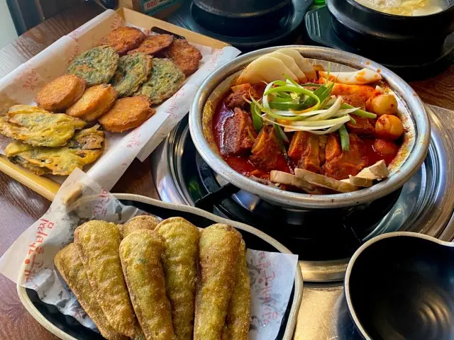 Jipsinmaeungalbijjim Guwolrodeo Branch Galbi (Korean Short Ribs) 2