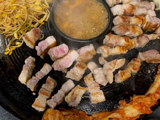 솥뚜껑 돼지야 고기집 사진 2