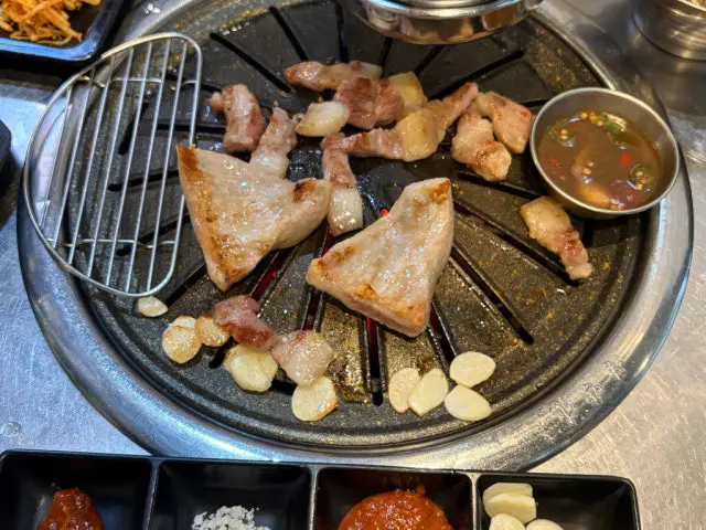Kkodeulmoksutbulgui Main Branch Moksal (Pork Neck) 2