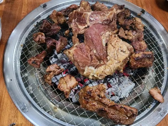 Cheongryanghosikyuksikdang Old-School Korean BBQ 3