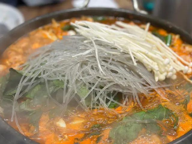 Nakdonggangteukyanggopchang 牛腸火鍋 3