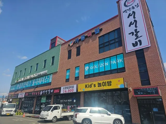 Baeknyeonsonnimseoseogalbi Cheonanyonggok Branch Korean BBQ with Private Rooms 2