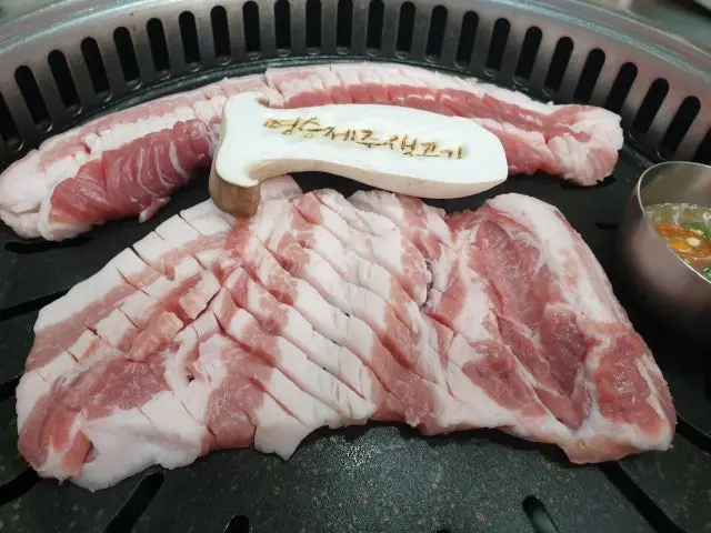 Myeongseungjejusaenggogi Ogyeopsal (Skin-On Pork Belly) 2