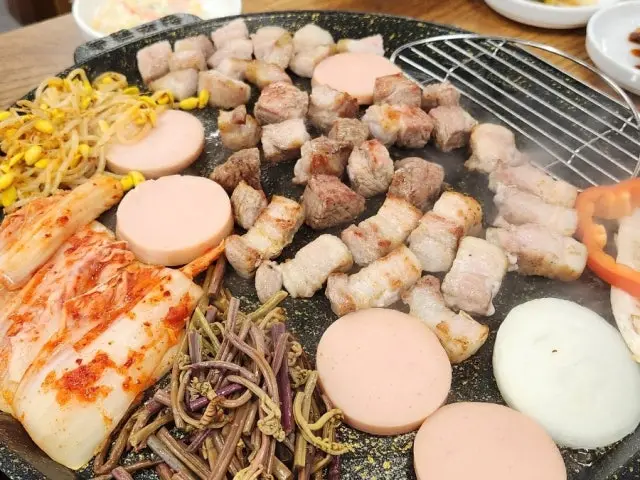 Jeonseoluidwaeji テペサムギョプサル 1