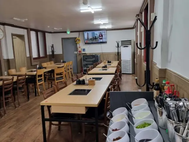 Uridwaeji Sotttukkeong Samgyeopsal Korean BBQ 2