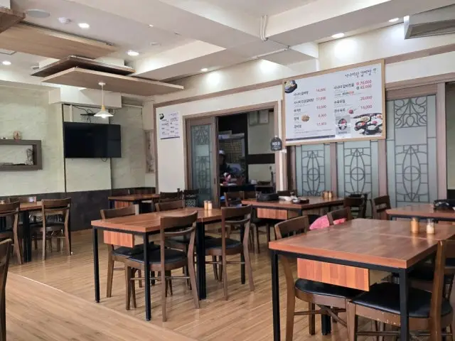 Sinamiwanggalbitang Solo-Friendly Korean BBQ 3
