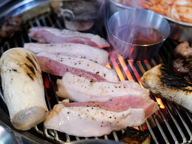 Gogigupneunnom Huamdong Branch Cheap Korean BBQ 3