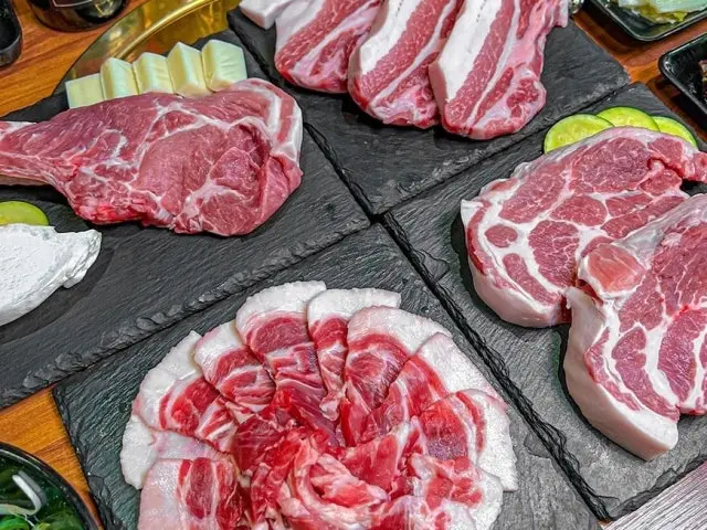 Yukdamdo Ogyeopsal (Skin-On Pork Belly) 1