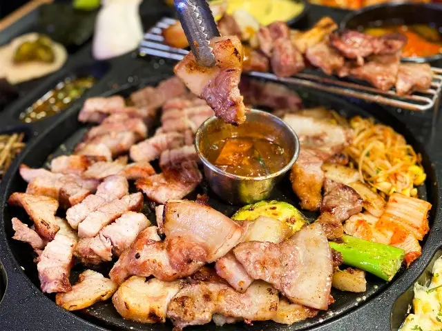 Dwaejidaecheop Yeongdeungpo Seonyudoyeok Branch Korean BBQ 2