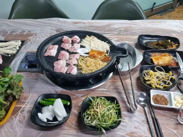 Suyeongsamgyeopsal Solo-Friendly Korean BBQ 2