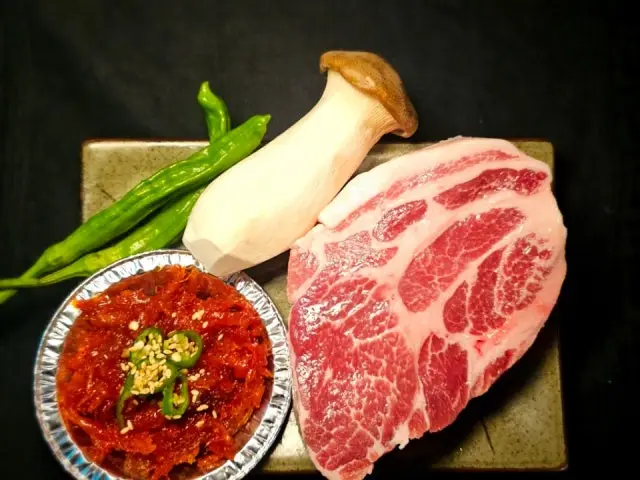 Jinsongsutbul Suyeong Branch Chadolbagi (Beef Brisket) 2
