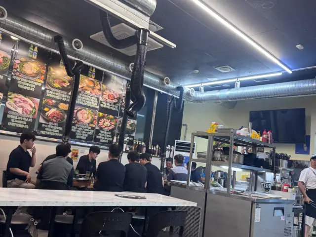 Dwaejisamchongsa Dwitgogi (Pork Trimmings BBQ) 3