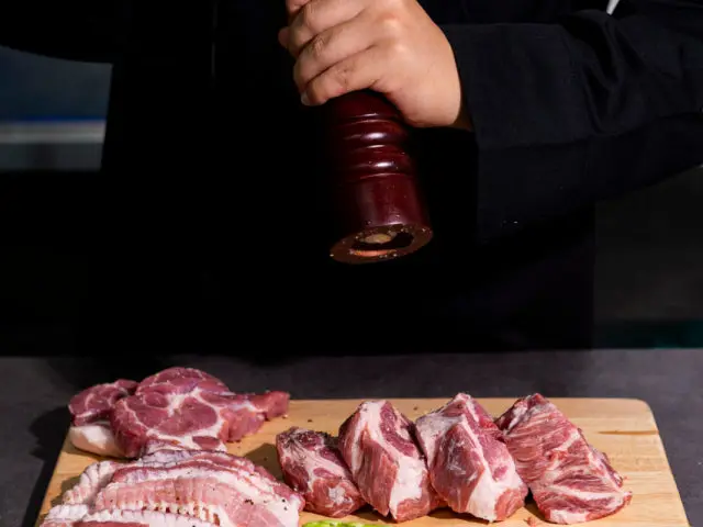 Gimhyeongjegogiuicheolhak Dongtanhosugongwon Branch Yukhoe (Korean Beef Tartare) 2
