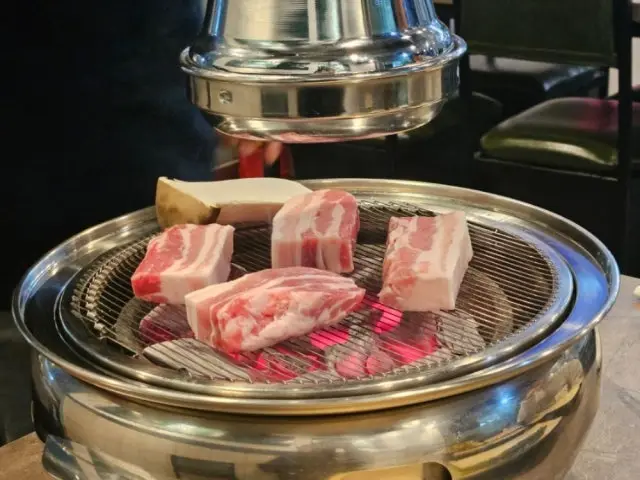 Gwonseonhwaro Korean Beef BBQ (Hanwoo) 1