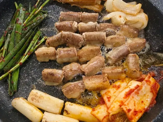 Hanugopchangmaeul Ogyeopsal (Skin-On Pork Belly) 3