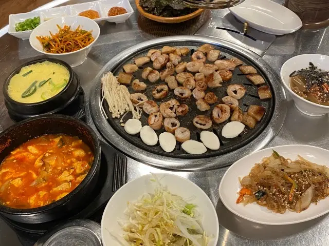 Makchangpumeundwitgogi コプチャン(ホルモン焼き) 1