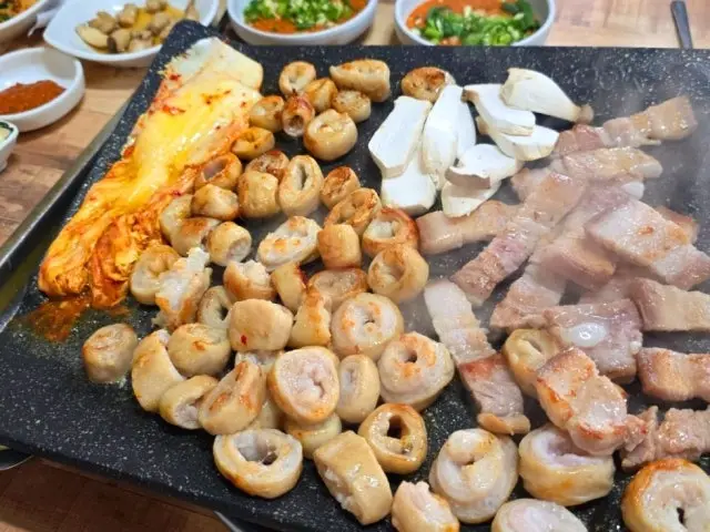 Makchangeulpumeunmaenggu Old-School Korean BBQ 1