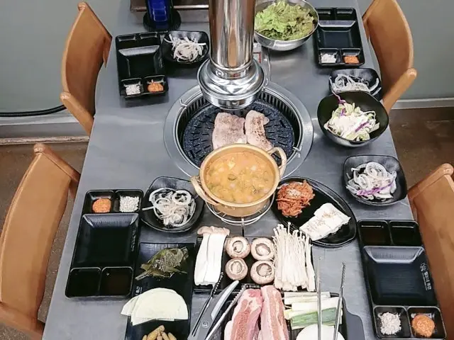 Teolboneyukgan Ogyeopsal (Skin-On Pork Belly) 2