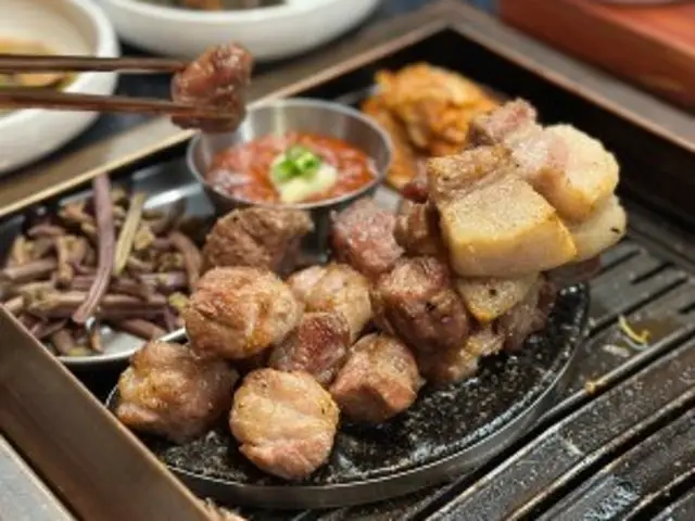 Jejuoktap Jinhaejaeun Branch Black Pork (Heukdwaeji) 2