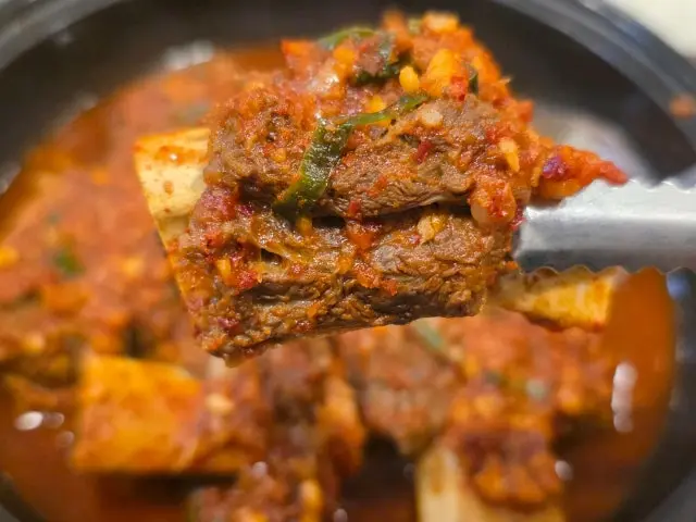 Hwanggeumjjimgalbi Galbi (Korean Short Ribs) 1