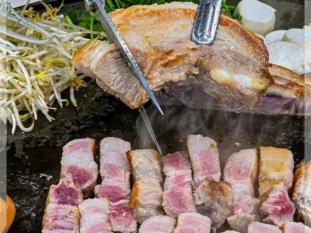 Jaldwaeji Wangttukkeong Samgyeopsal Main Branch Chadolbagi (Beef Brisket) 3