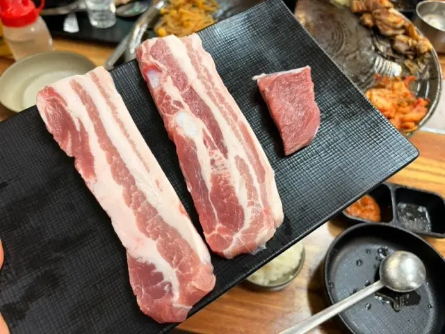 Yangganesotttukkeongsaengsamgyeopsal Dujeong店 照片 3